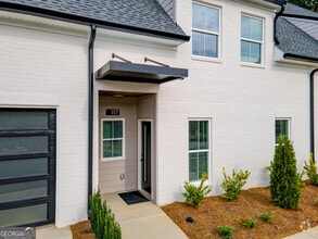 Building Photo - 89 Chateau Dr SE
