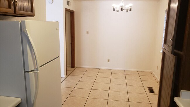 Building Photo - ACADEMY ACRES 4/BD 2/BA  2/CG