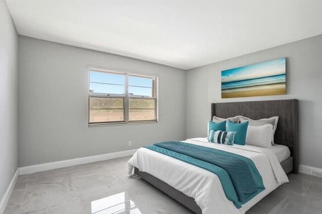 Building Photo - 2202 Lucaya Bend
