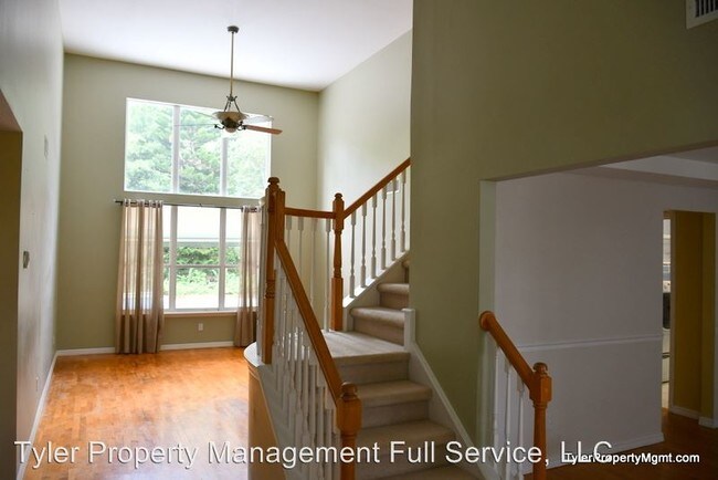 Building Photo - 4 br, 2.5 bath House - 5 Foxhunter Flat