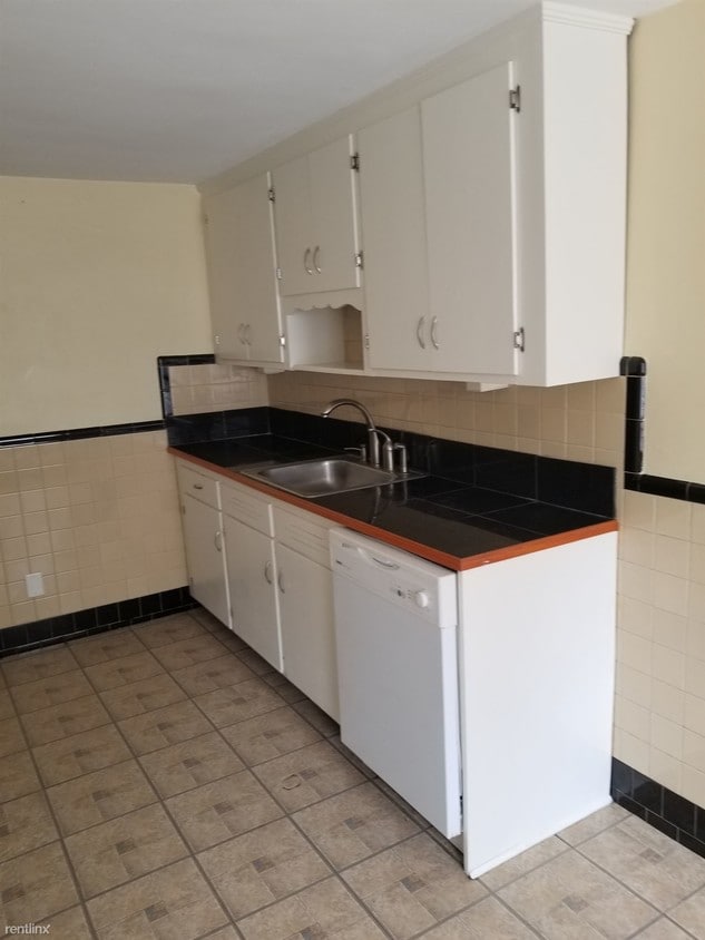 2 br, 1 bath - 32 Tappan St - 2 br, 1 bath  - 32 Tappan St