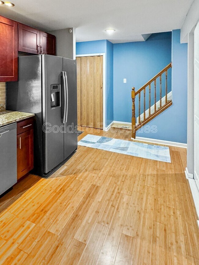 Foto del edificio - 412 Ripplewood Rd
