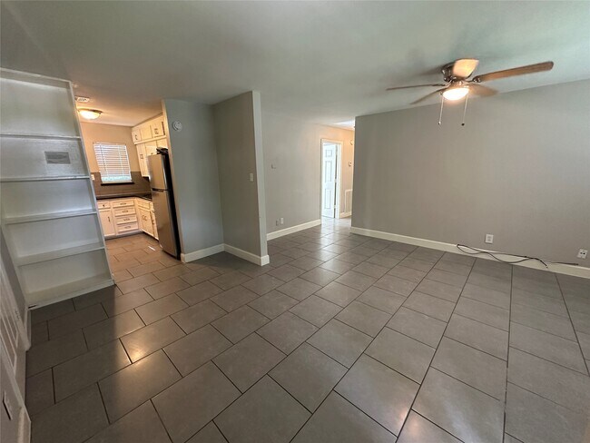 Foto del edificio - 9329 Chesterfield Dr