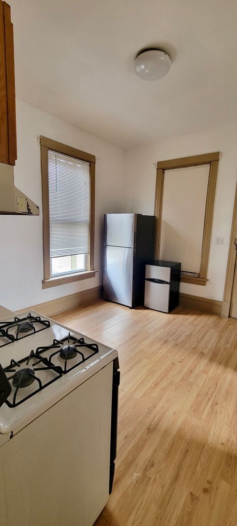 Foto del edificio - 2155 N Kilbourn Ave