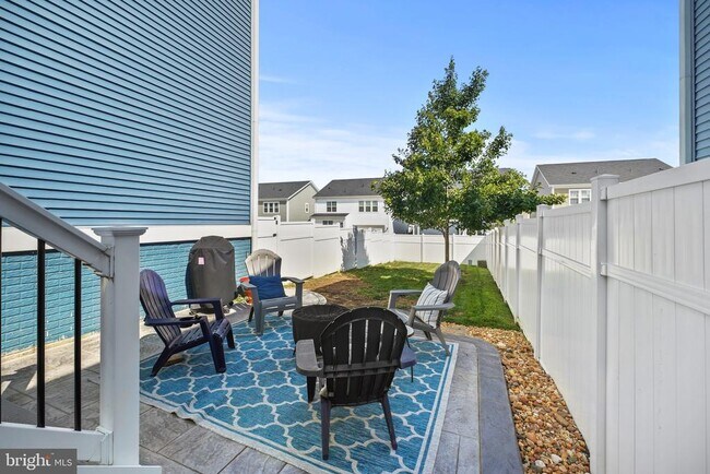 Building Photo - 1025 Forsythia Ln