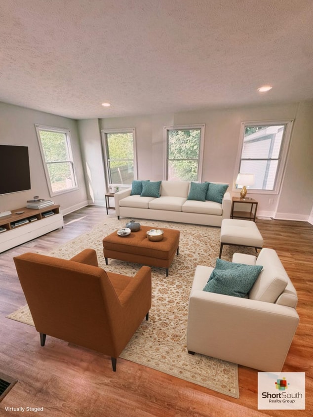Foto principal - New 4 bed 3 bath house in East Town.