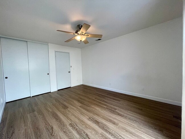 Building Photo - Large 2 bedroom condo in well desired La Jolla area