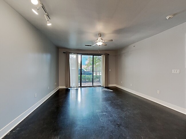 Building Photo - 4605 Cedar Springs Rd