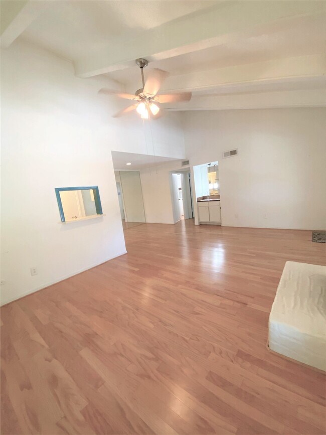 Foto del edificio - 5711 Sugar Hill Dr