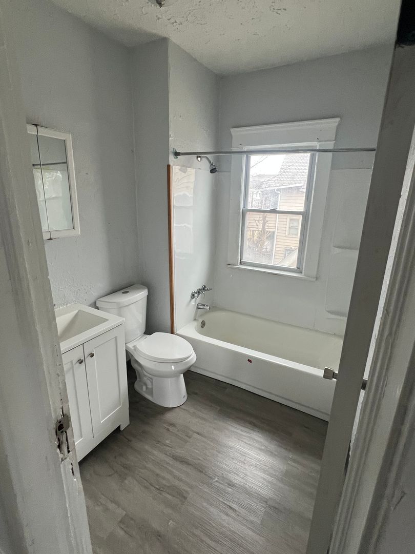 957 Parkway Rd Cleveland, OH 44108 – photo 5