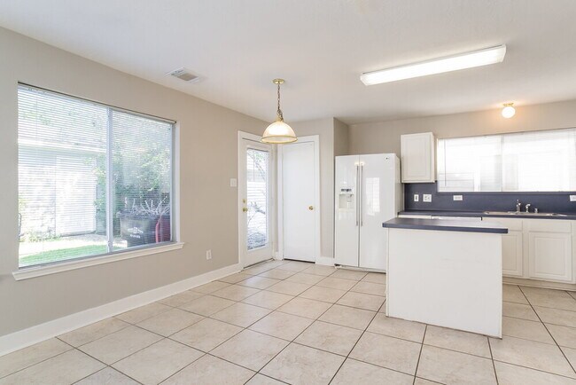 Foto del edificio - 10202 Farrell Dr