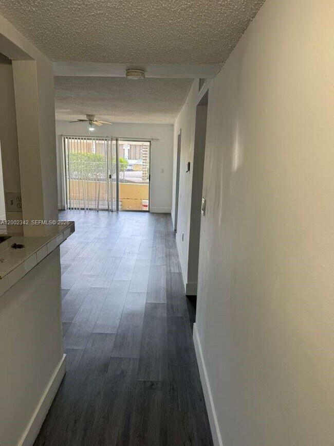 Foto del edificio - 11905 NE 2nd Ave