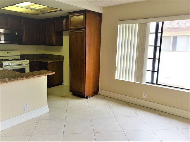Building Photo - 21815 Saticoy St