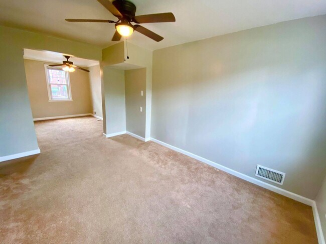 Foto del edificio - Charming 2 Bedroom/1 Bathroom Townhome in Morrel Park, MD!