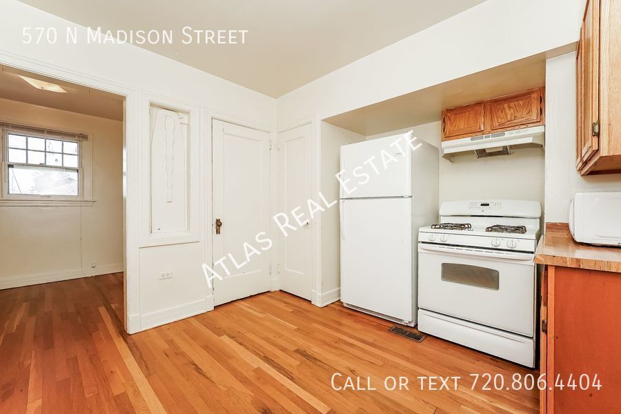Primary Photo - 2 weeks free rent!! Amazing 3 Bed 2 Bath D...