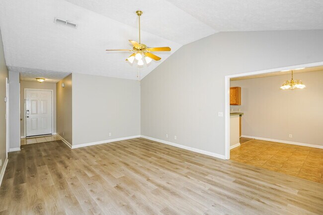 Foto del edificio - 1318 Eastwoods Dr