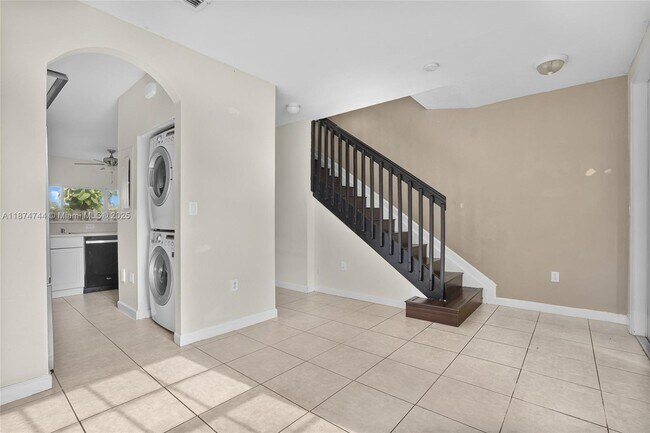 Building Photo - 1490 NE 33rd Ave