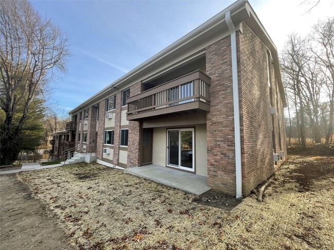Building Photo - 3 Woods End Cir