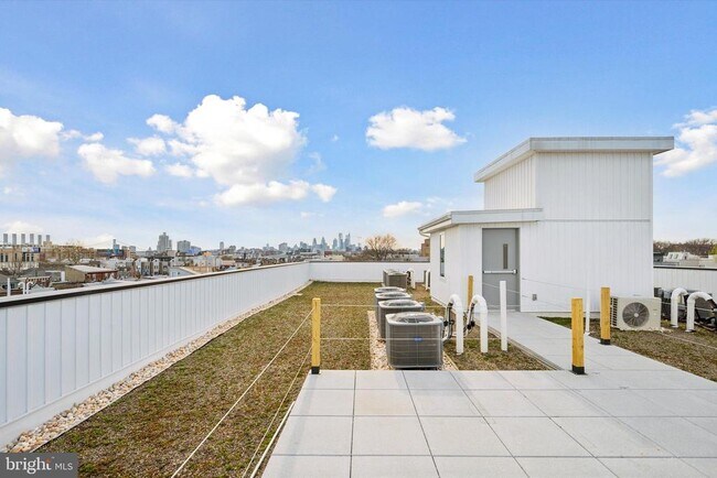 Foto del edificio - 1221 E Fletcher St