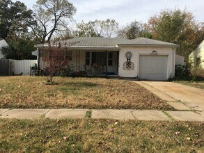 Building Photo - 1819 S Roanoke Dr