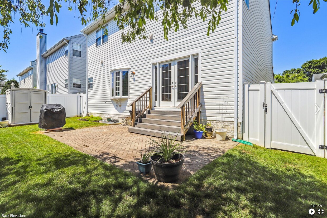 Building Photo - 1505 Avennel Way
