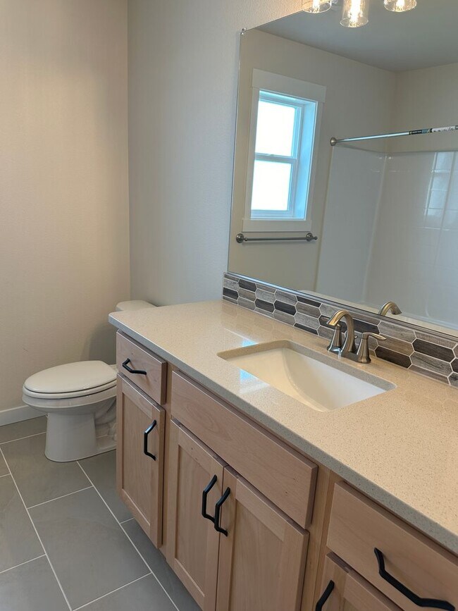 Foto del edificio - Alderbrook Homes, Newer Construction!