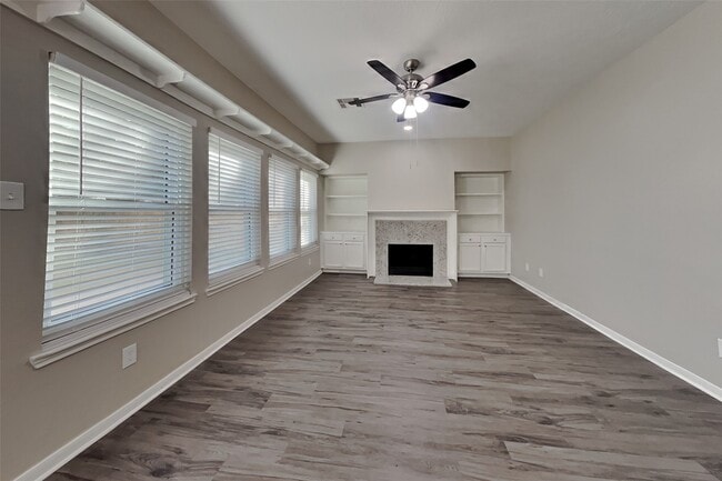Building Photo - 1021 Glenview Dr