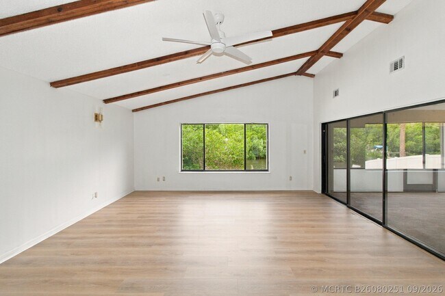 Foto del edificio - 1309 SE Coral Reef St