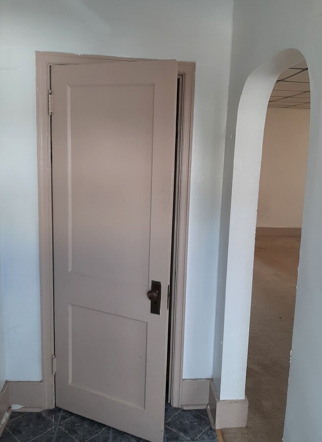 Foyer - 1309 16th Ave