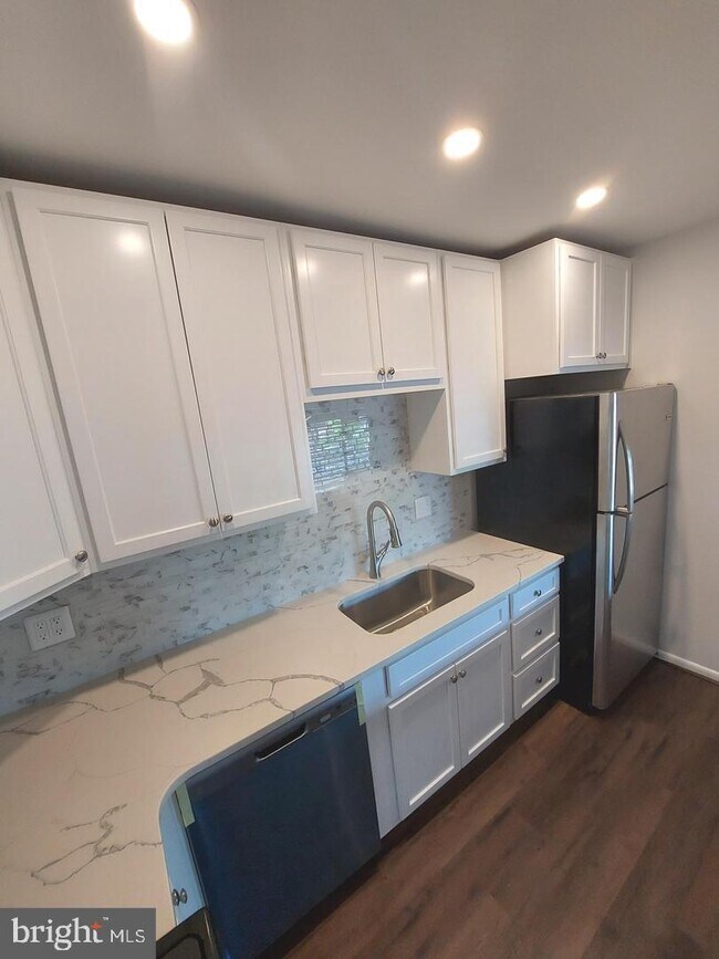 Building Photo - 207 Erin Way