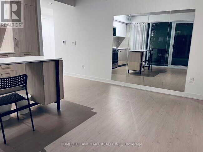 Building Photo - 65 Mutual St