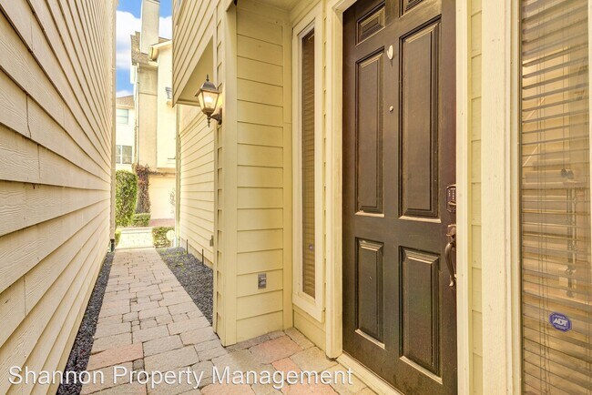 Building Photo - 3 br, 2 bath House - 2724 Sherwin Street