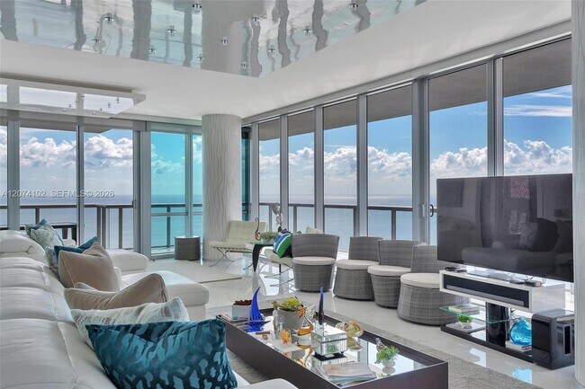 Building Photo - 17121 Collins Ave