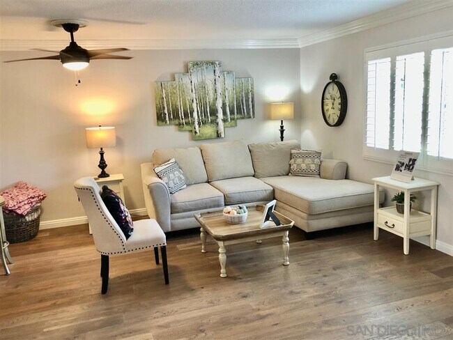 Foto del edificio - 7545 Charmant Dr