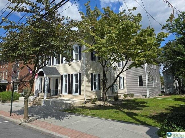 Building Photo - 121 S Main St