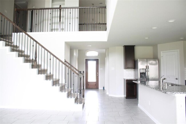 Foto del edificio - 18319 Pin Oak Lake Dr