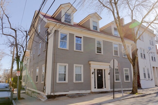 Building Photo - 157 Perkins St