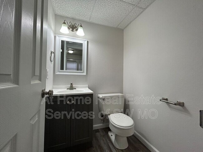 Foto del edificio - 3347 E Linwood St
