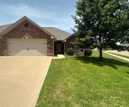 Building Photo - 4052 Stonebridge Dr