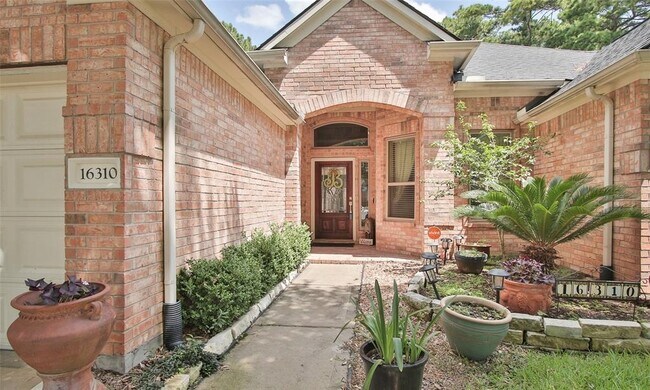 Foto del edificio - 16310 Wytchwood Cir