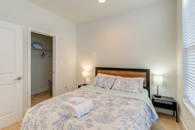 Foto del edificio - 14566 Alsace Ln