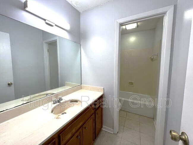 Building Photo - 5151 Sleepy Hollow Dr