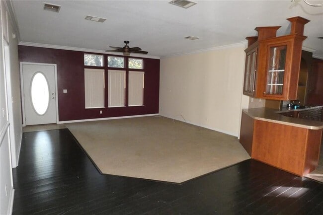 Foto del edificio - 30240 Lynne Dr