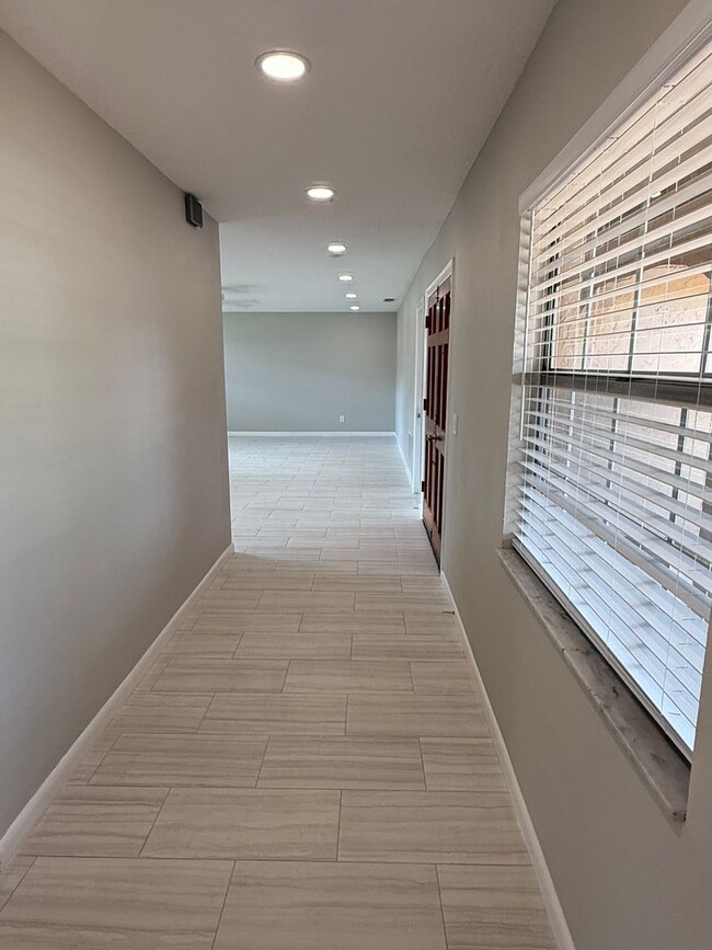 Foto del edificio - Remodeled Home in Longwood
