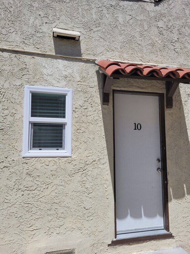 Building Photo - 1846 Olive Ave
