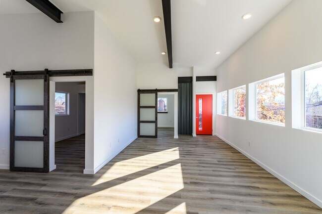 Foto del edificio - 451 Holcomb Ave