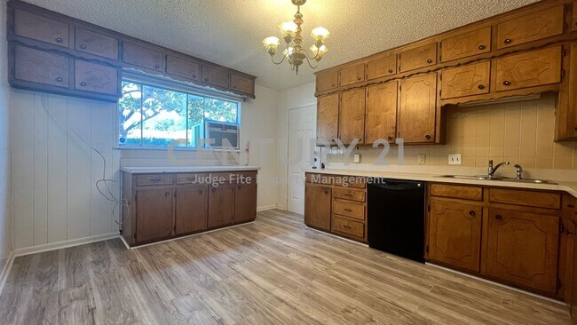 Building Photo - Charming 3/1/1 in Fort Worth For Rent!