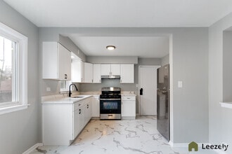 Building Photo - 2457 W 69th St