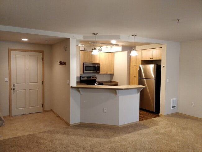 Building Photo - 10931 124th Ave NE