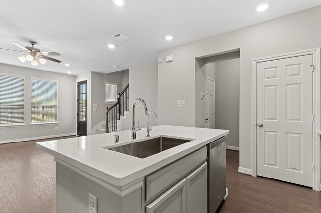 Foto del edificio - 9511 Towne Lake Pkwy